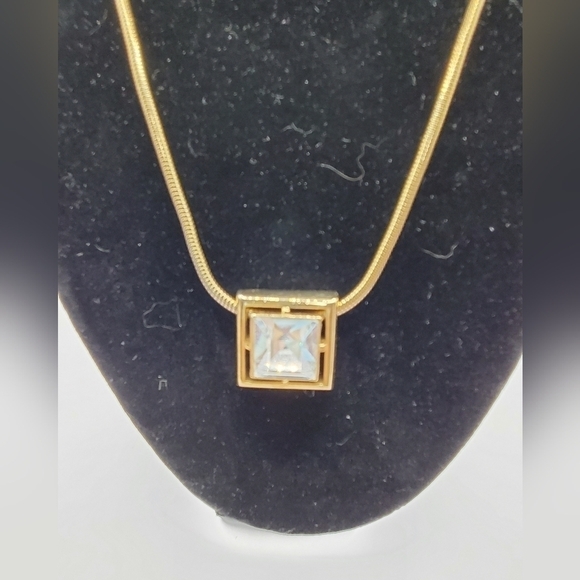 VINTAGE AVON GOLD TONE CLEAR RHINESTONE NECKLACE EARRINGS SET POST BACK JEWELRY - Picture 2 of 12